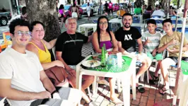 A família de Paulo Sarmento se reuniu na orla de Icoaraci para um almoço especial