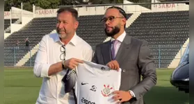 Depay chega estiloso para vestir a camisa do Corinthians visando o Brasileirão 2024