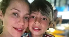 Luana Piovani e o filho Dom.