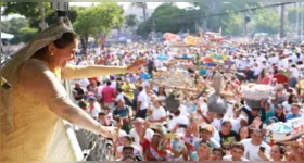 Fafá de Belém na varanda de Nazaré