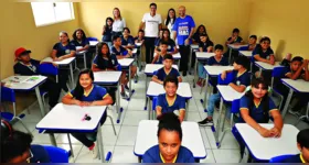 A vice Hana Ghassan, o governador Helder Barbalho e o titular da Seduc Rossieli Soares durante a entrega da Escola Elaine Ismaelino de Freitas