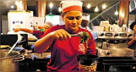 Não importa o tempo que faça, há sempre clientes para o “tacacá de fim de tarde” em Belém.