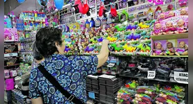 Vendedores já observam uma maior movimentação atrás de brinquedos e outros produtos.