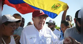 Edmundo González deixa a Venezuela rumo à Espanha após pedir asilo político