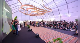 Helder e organizadores do RIR, entre eles Roberta Medina, vice-presidente do festival, anunciam "Amazônia Para Sempre" aos jornalistas