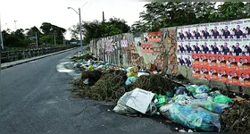 Moradores sofrem com o acúmulo de lixo em Ananindeua.