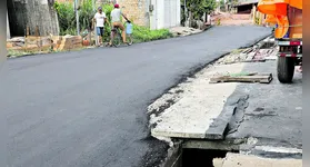 Asfalto na Rua C, no Tapanã, teria sido posto sem a etapa de drenagem da via