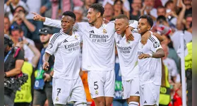 Vini, Bellingham, Mbappé e Rodrygo comemoram o primeiro gol do time