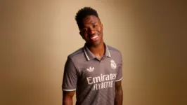 Imagem ilustrativa da notícia Real Madrid lança 3º uniforme com "símbolo raiz" da Adidas