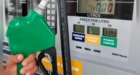 Circula no setor, a informação de que uma grande refinaria do Sul do País estaria fornecendo solvente para adulteradores de gasolina e etanol.