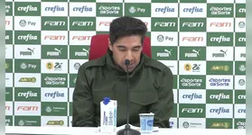 Abel Ferreira durante entrevista coletiva após empate sem gols com o RB Bragantino, no último sábado (5), pelo Brasileirão.