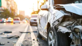 Montadoras alertam sobre práticas a serem evitadas dentro do carro em movimento,