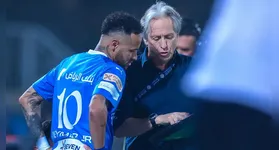 Neymar volta aos gramados após longo período em recuperação de lesão grave.