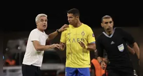 Luís Castro e Cristiano Ronaldo durante partida do Al-Nassr pelo Sauditão.