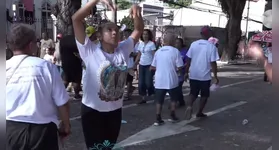 Imagem ilustrativa da notícia Bailarina faz percurso do Círio dançando na ponta dos pés