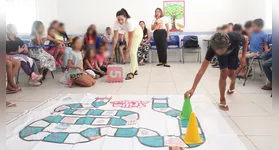 Voluntárias trabalham na educação e apoio a meninos e meninas na unidade da Futuro Brilhante