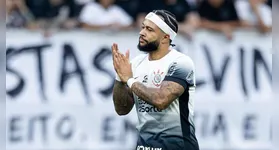 Memphis Depay durante partida de estreia pelo Corinthians