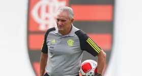 Tite foi vaiado e xingado no Maracanã durante e após a derrota para o Peñarol, pela Libertadores.