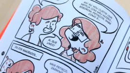 Detalhe das tiras de "Corenstein Volume 1", onde Cora Ottoni explora seu universo com um traço característico e narrativas repletas de humor e introspecção.