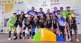 Equipe da ESMAC que conquistou o título no futsal masculino na 71ª edição dos JUB's, em Brasília.