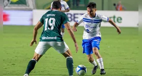 Esli Garcia marcou um golaço, que garantu o empate em 1 a 1 com o Goiás, fora de casa, pela Série B.