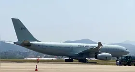 o avião deve chegar à Base àrea de São Paulo na manhã desta segunda-feira (14).