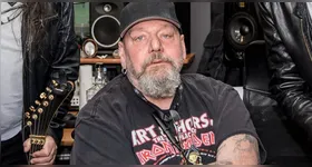 Ex-vocalista da emblemática banda inglesa de heavy metal, Iron Maiden, morreu aos 66 anos. Causa da morte não foi revelada.