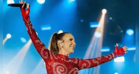 Imagem ilustrativa da notícia Ivete Sangalo voa e beija Liniker na boca no Rock in Rio