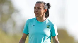 Marta volta de suspensão, mas inicia a final do torneio de futebol feminino das Olimpíadas de Paris, contra os EUA, no banco de reservas.