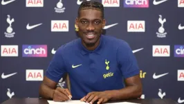 Yves Bissouma está no Tottenham desde 2022, quando foi contratado junto ao Brighton.