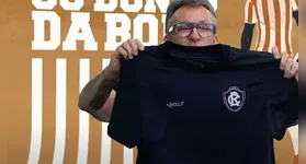 Neto exibe camisas do Remo doadas por torcedores