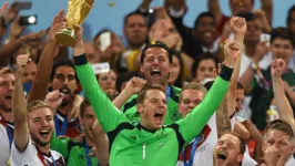 Campeão da Copa do Mundo 2014, no Brasil, Manuel Neuer vestiu a camisa da seleção alemã em 124 partidas.