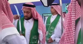 Neymar e outros jogadores do Al-Hilal participaram de cerimônia na Arábia Saudita.