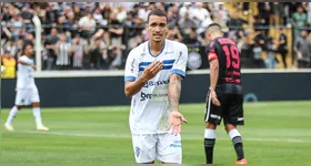 Ruan Ribeiro comemora o gol marcado no empate em 1 a 1 com o Operário-PR.