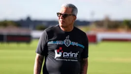 O técnico Hélio dos Anjos se envolveu em polêmica nos bastidores com o executivo de futebol bicolor, mas agora a meta é focar dentro de campo.