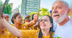 Lula caminhou em meio a multidão durante a procissão principal