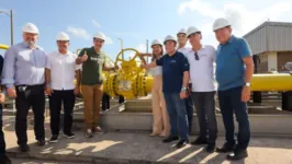 Governador Helder Barbalho, a vice-governadora Hana Ghassan, o diretor-presidente Fernando Flexa Ribeiro e demais autoridades na entrega do Sistema de Distribuição de Gás Natural