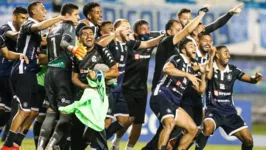 Jogadores do Clube do Remo comemoram acesso à Serie B em 2020, após vitória no Re-Pa.