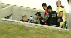 Rodrigo Santana perdeu a cabeça após a expulsão e se envolveu em discussão com torcedores e policiais militares da Paraíba.