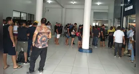 Nesta segunda-feira (23), a movimentação torcedores em busca de ingressos na sede social do Clube do Remo é intensa.