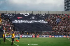 Torcida do Clube do Remo no Baenão.