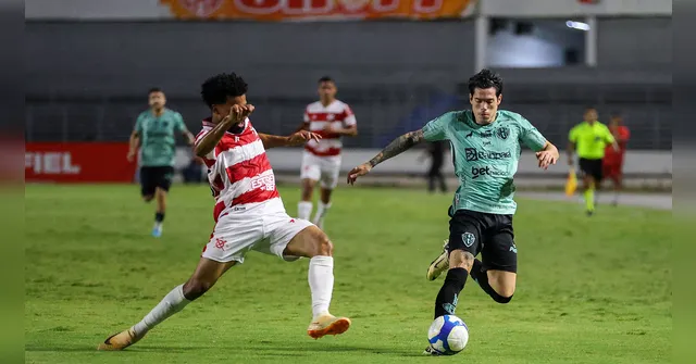 Imagem ilustrativa da notícia Paysandu cochila, toma virada do ex e perde para o CRB