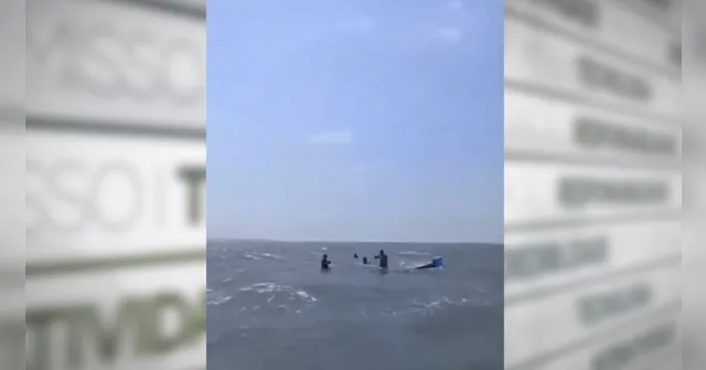 Imagem ilustrativa da notícia Quatro pessoas são resgatadas após naufrágio em Salinópolis