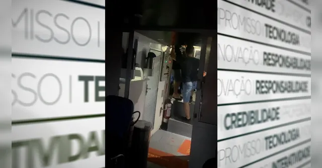 Imagem ilustrativa da notícia Lancha fica à deriva e passageiros denunciam superlotação