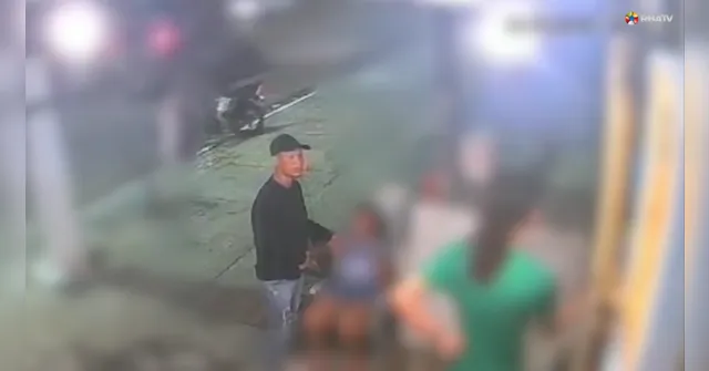 Imagem ilustrativa da notícia Vídeo: homem assalta clientes de conveniência na Pedreira