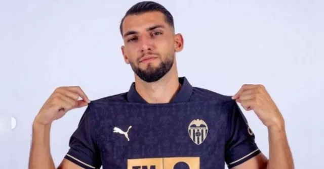 Imagem ilustrativa da notícia Jogador é preso após vizinho ver mulheres "desorientadas"