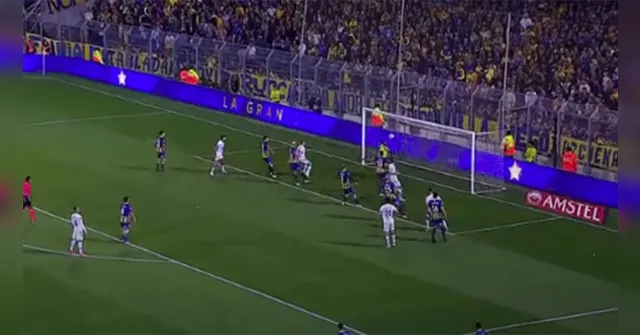 Imagem ilustrativa da notícia Vídeo: Fortaleza empata com “Gol a lá Ronaldinho” de Marinho
