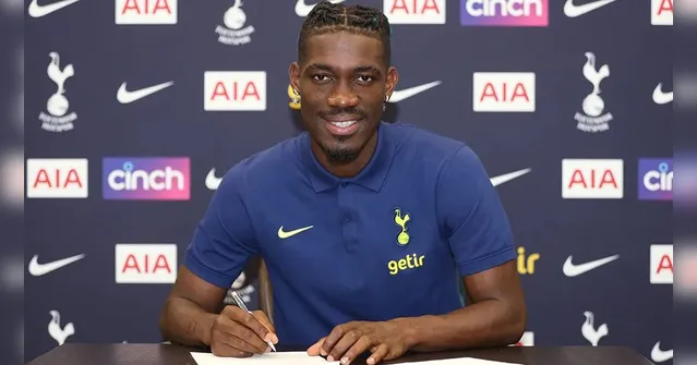 Imagem ilustrativa da notícia Meia da Premier League se filma usando droga "gás do riso"