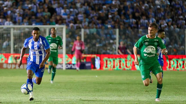 Imagem ilustrativa da notícia Na raça, Paysandu vence Chapecoense e se distancia do Z4