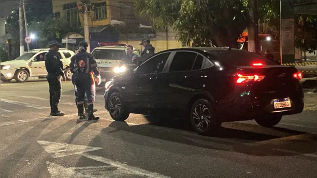 Imagem ilustrativa da notícia Homem é morto a tiros dentro de carro em Batista Campos